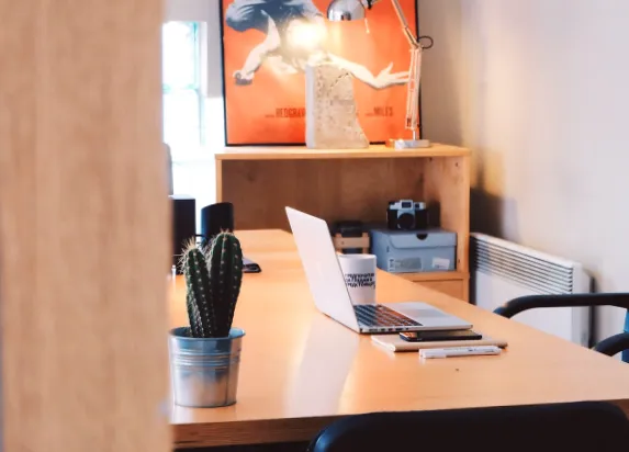 Шлюб працівників та небезпека: головні проблеми для бізнесу у грудні — опитування ІЕД