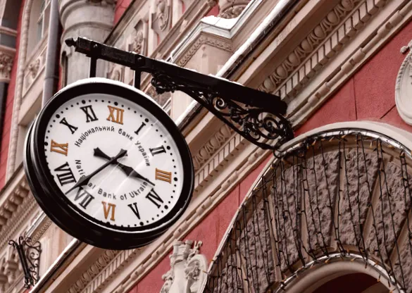 НБУ продал на межбанке более $900 млн за неделю для поддержки гривны.