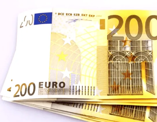 Різке зростання євро на міжбанку у понеділок.