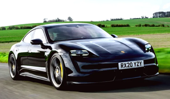 Українці ввезли найменшу кількість авто під "податок на розкіш"