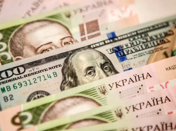 НБУ знизив курс долара на 19 копійок