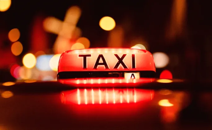 Bolt та Uklon готові працювати цілодобово в Києві під час комендантської години