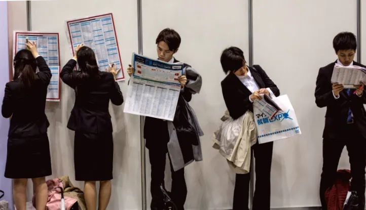 Японія переглядає правила роботи через дефіцит кадрів.