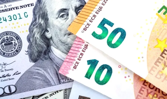 Гривня стрімко втрачає вартість: долар та євро на міжбанку установили нові рекорди