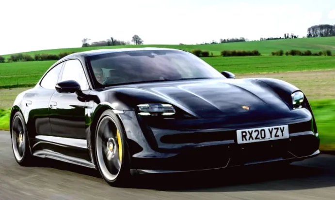 Українці імпортували надто мало авто під "податок на розкіш"