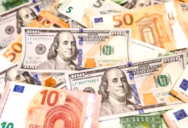 Долар втратив вартість, євро зростає: НБУ установив курси валют на понеділок