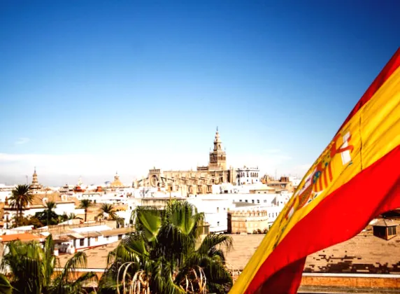 Подорожувати до Іспанії стане легше: нові міграційні правила в країні.