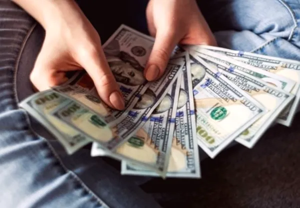 Обсяг приватних переказів до України зменшився на $1,4 млрд у січні.