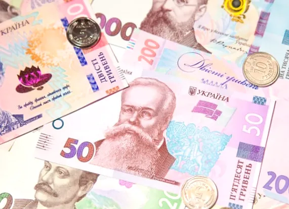 Середня зарплата в Україні перевищила 30 000 гривень, зростання на 13,8% — Держстат