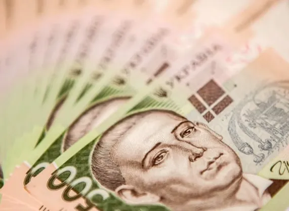 Курс НБУ на п’ятницю: гривня відновилася після рекордного падіння до євро.