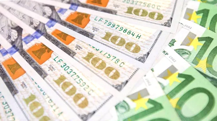 На міжбанку нові рекордні курси долара і євро, в обмінниках євро коштує майже 51 грн.