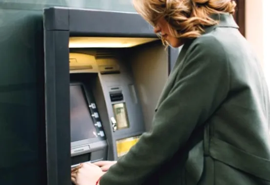 Кількість безготівкових оплат зростає, а банкомати залишаються на колишньому рівні — Нацбанк