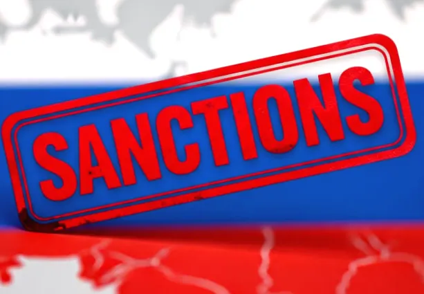 Євросоюз зменшує максимальну ціну на російську нафту