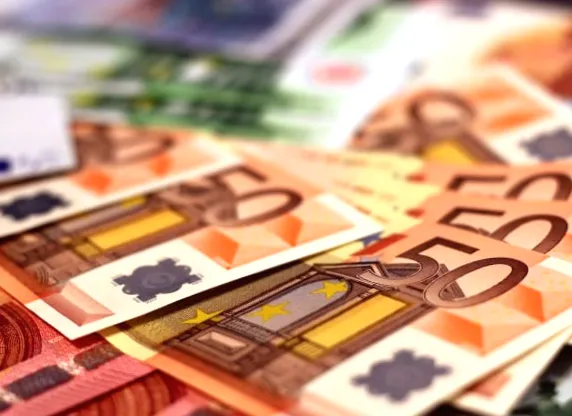 Офіційний курс євро знижено Нацбанком на 14 копійок