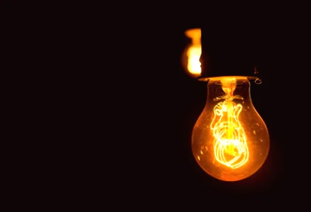 Скарги споживачів змусили перевірити операторів на дотримання графіків світла.