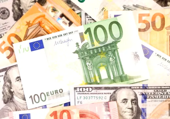 Курс долара та євро знизився на міжбанку