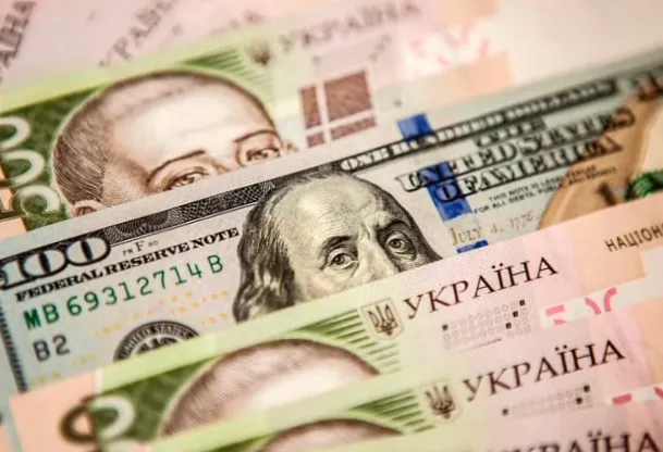 Долар побив історичний максимум, перевищивши 43 грн за 1 USD - курс НБУ на понеділок