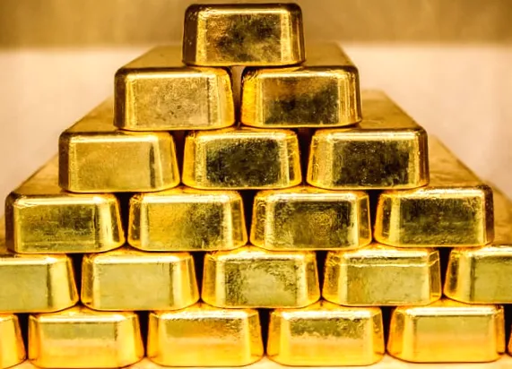 Золото вперше подорожчало до позначки $5 300 через падіння долара