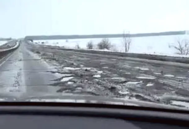 Переплата за попередні кредити на дороги перевищує виділені кошти - заявив перший заступник голови транспортного комітету ВР