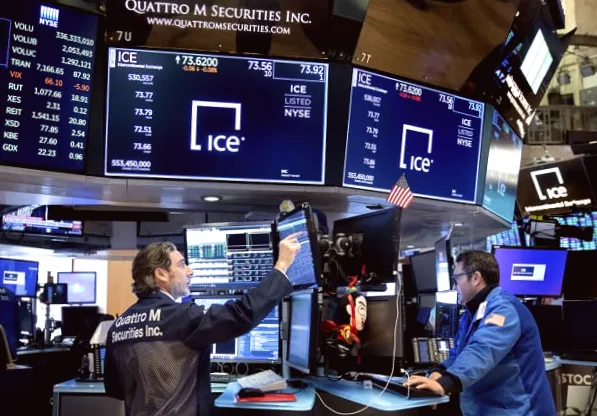 Успех Google и чипов на фондовом рынке США в 2025: упадок недвижимости и старого программного обеспечения