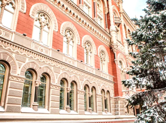 НБУ оштрафував банк та 14 фінкомпаній за результатами перевірок фінмоніторингу в січні.