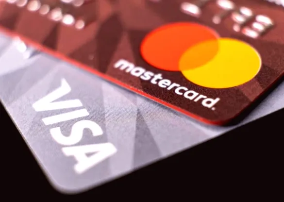 Британські банки створюють власну платіжну систему для уникнення ризику відключення Visa та Mastercard