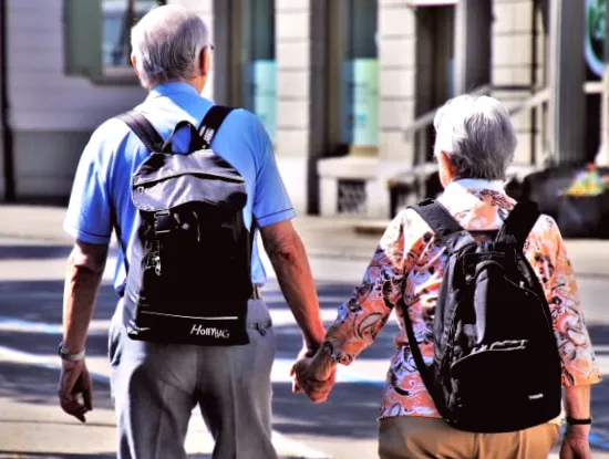 Середня тривалість життя в Україні нижча, ніж у найбільших економіках світу