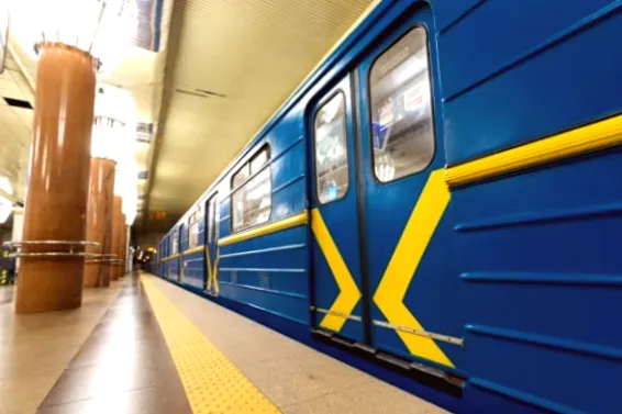 Інтервал руху червоної гілки метро Києва змінено на 20-25 хвилин