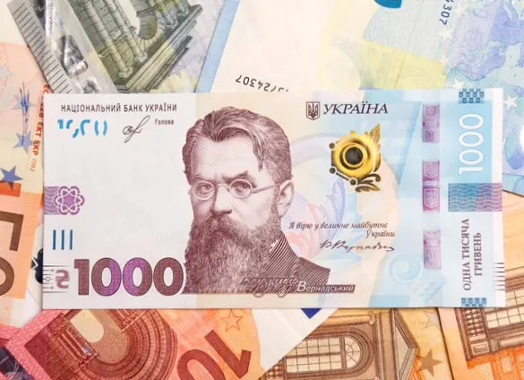 Курси долара та євро впали після рекордних піків