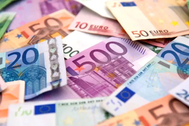 НБУ пояснив причину девальвації гривні до євро на понад 13% до 2025 року