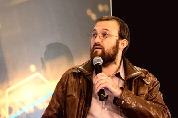 Засновник Cardano вимагає відставки Трампа через провал у криптосфері.