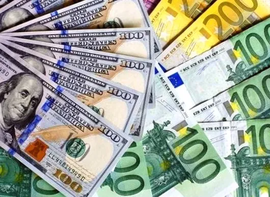 Долар росте, євро падає: курс валют на початку тижня