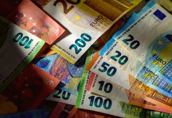 Різниця у заробітній платі: найвищі ставки в Європі та зміни мінімальної зарплати на 2026 рік