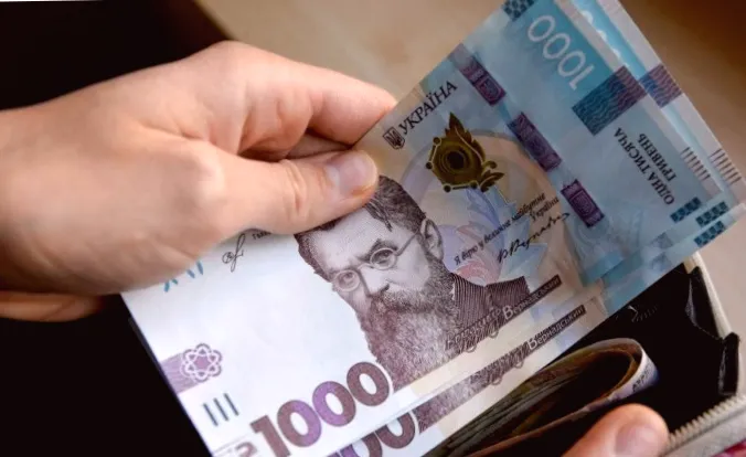 Річний обсяг готівки в руках українців зрос до 926 млрд грн: вплив на економіку.