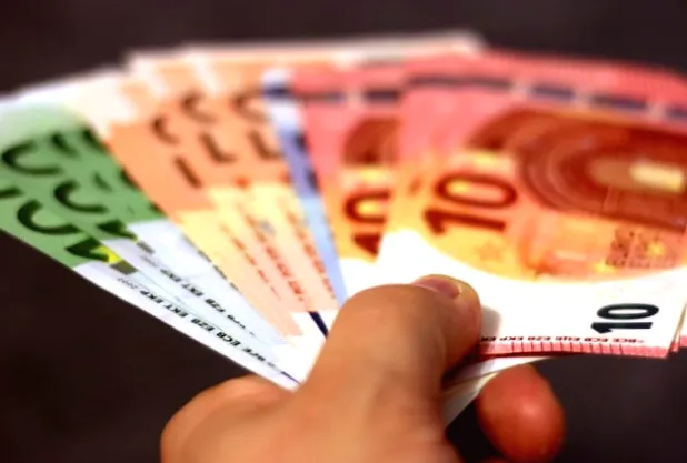 Де в Європі у 2026 році найвища мінімальна зарплата та де Україна?