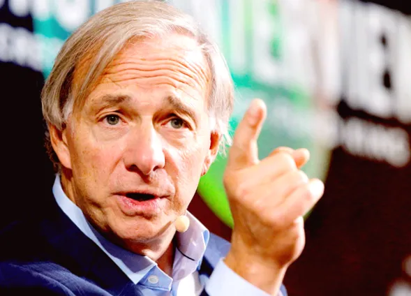 Рей Даліо радить інвесторам захищати себе від колапсу долара