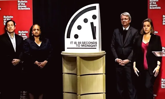 Стрілки годинника Апокаліпсису наближаються до півночі атомного годинника