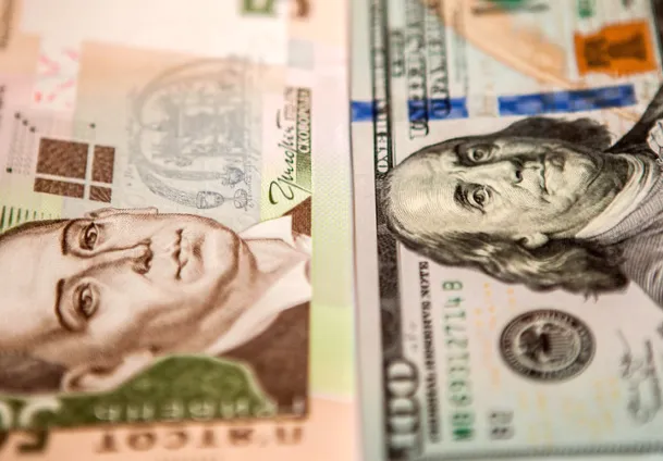 Курси долара та євро знову падають - оновлення.