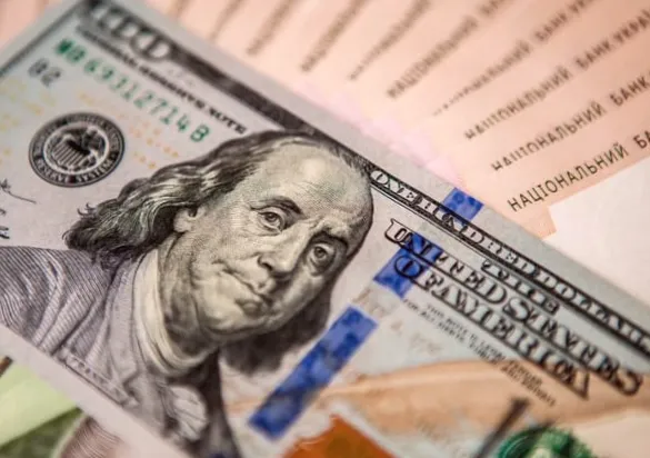Нацбанк знизив курс гривні до долара на 23 копійки