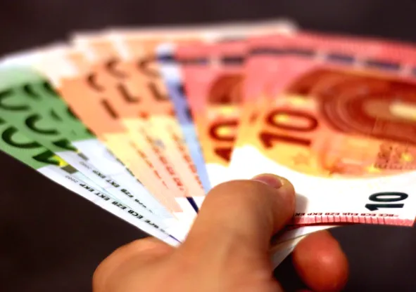 Курс євро підвищився на 15 копійок у п'ятницю