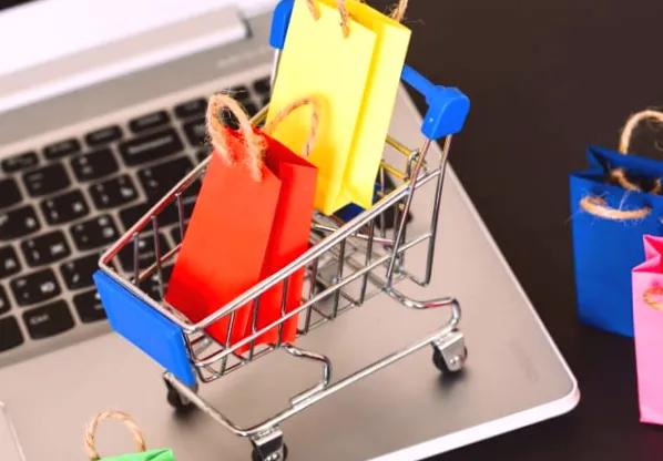 Українці витратили 256 млрд грн на покупки в мережі до 2025 року.