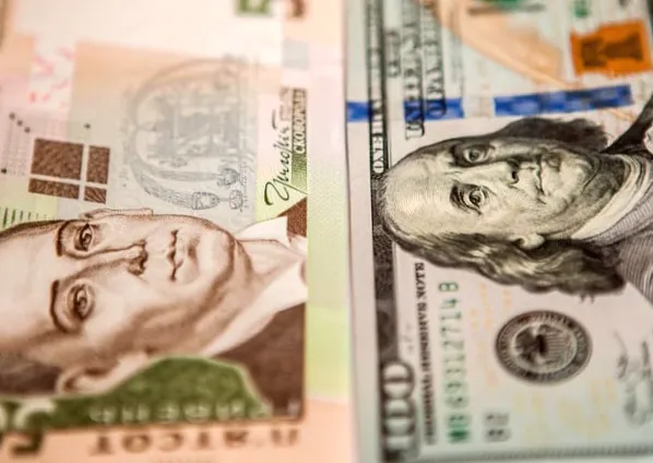 Курси долара та євро знову падають - оновлення.