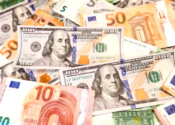 Курси долара та євро впали на міжбанку