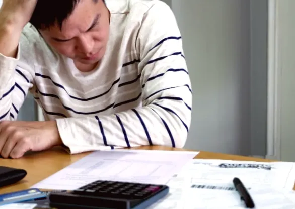 Які хитрощі використовують банки для примусу клієнтів брати кредити і як цьому запобігти