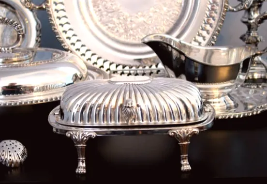 Чому американці віддають срібні монети, люстри та виделки в ломбард?