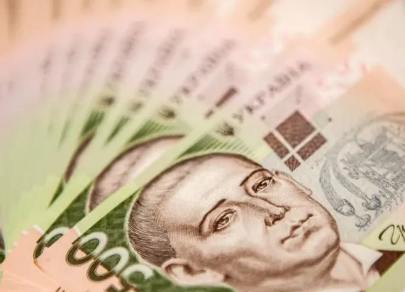 Курс НБУ на п’ятницю: гривня відновилася після рекордного падіння до євро