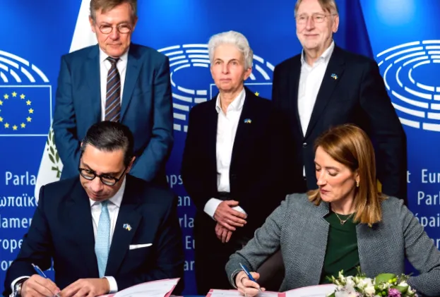 Президентка Європейського парламенту підписала виділення 90 млрд євро для України.