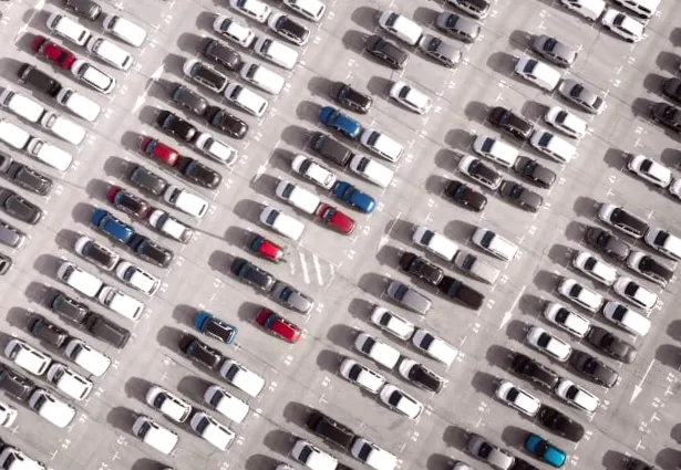 Автомобільний ринок ЄС в 2025 році: ДВЗ конкурують з гібридами