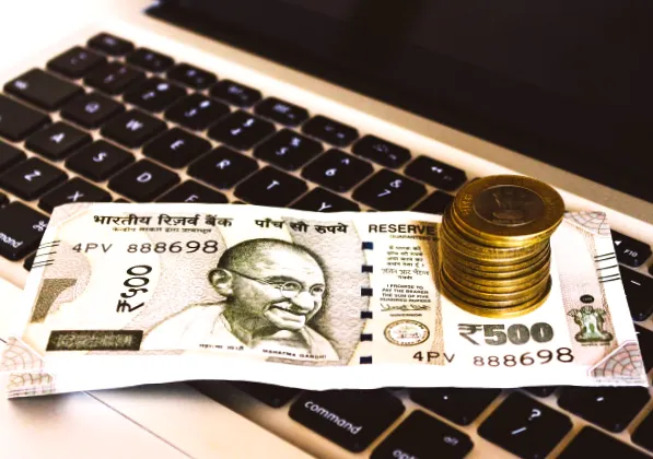 Індійська рупія на новому історичному мінімумі через торгові війни США