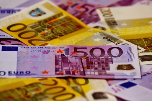 У вівторок євро подорожчало на 15 копійок в українських банках